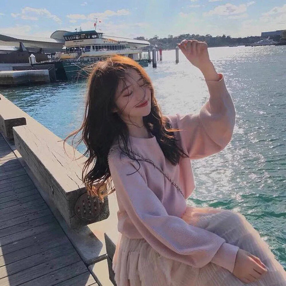 陪她一会儿海报
